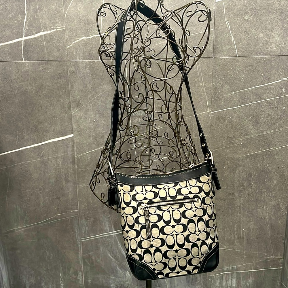 Coach shoulder bag purse EUC